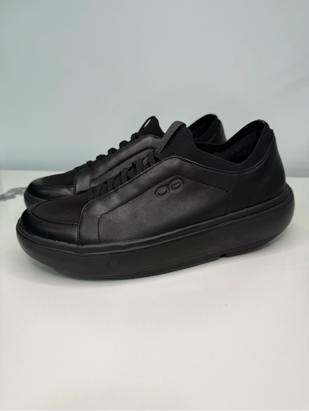 OOFOS Men's OOmg Club+ Leather Slip-On - Black Size 11.5